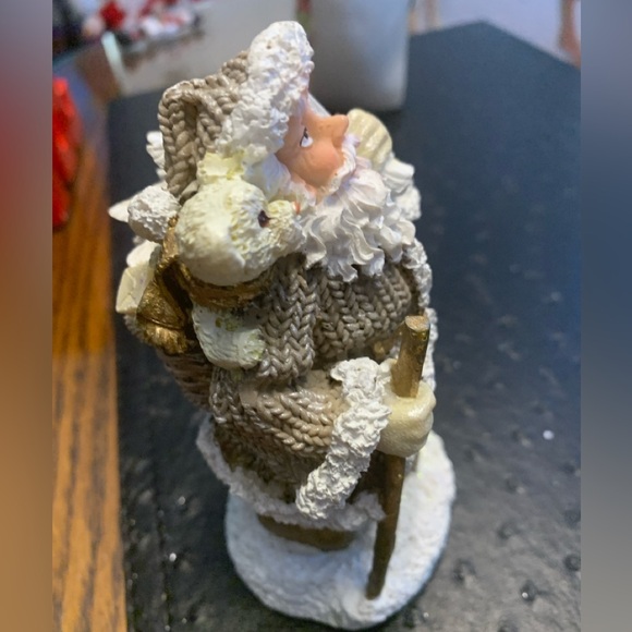 DANSON DECOR SANTA FIGURINE WITH BEAR - Picture 4 of 5